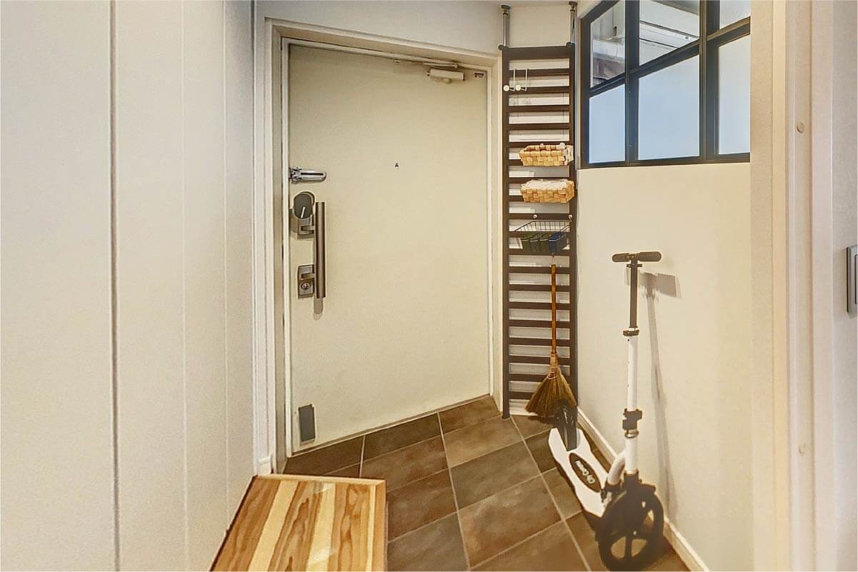 玄関まわりも大きくつくり変えました