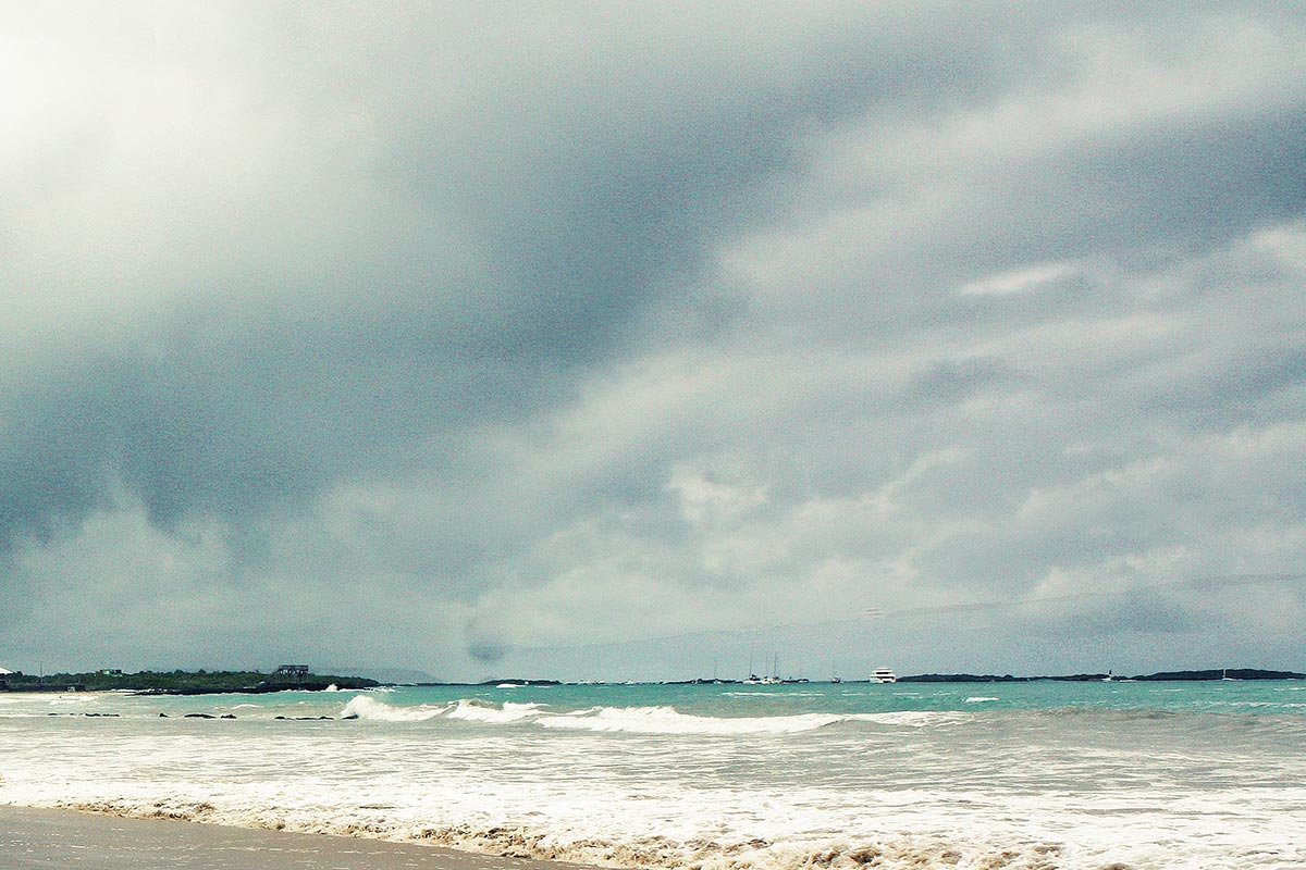 マンション近くの海