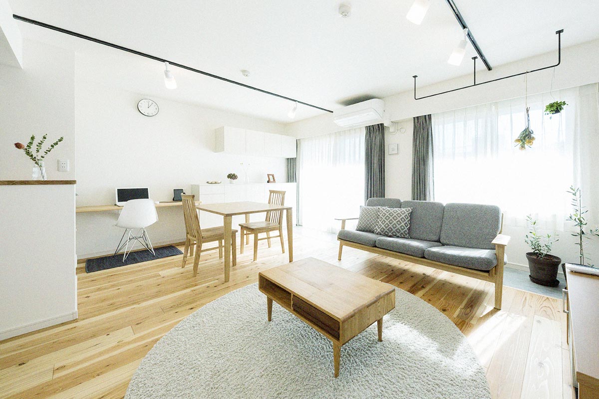 無垢材フローリングの大リビング